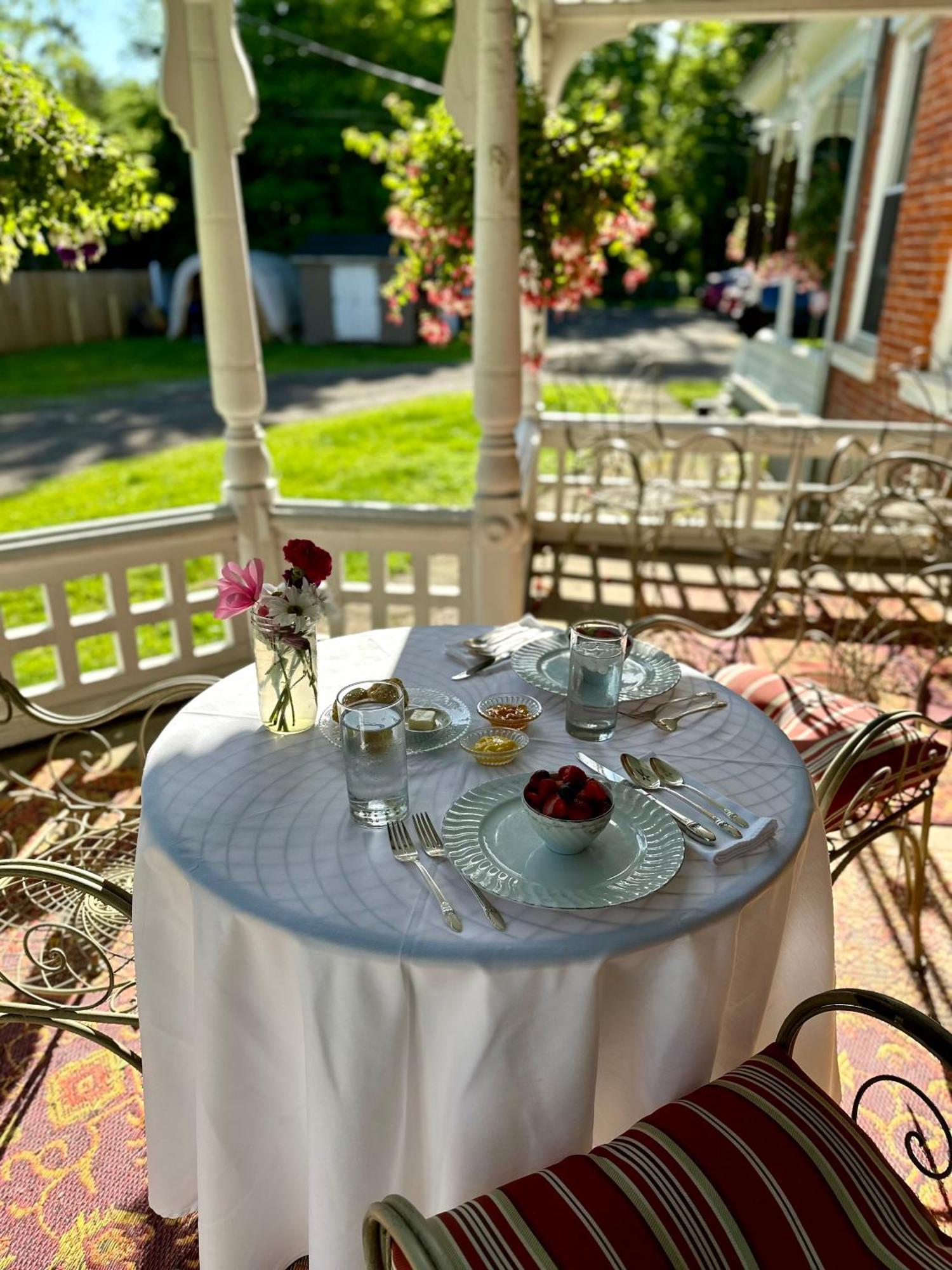 The Edwards Waterhouse Inn Fredonia Esterno foto