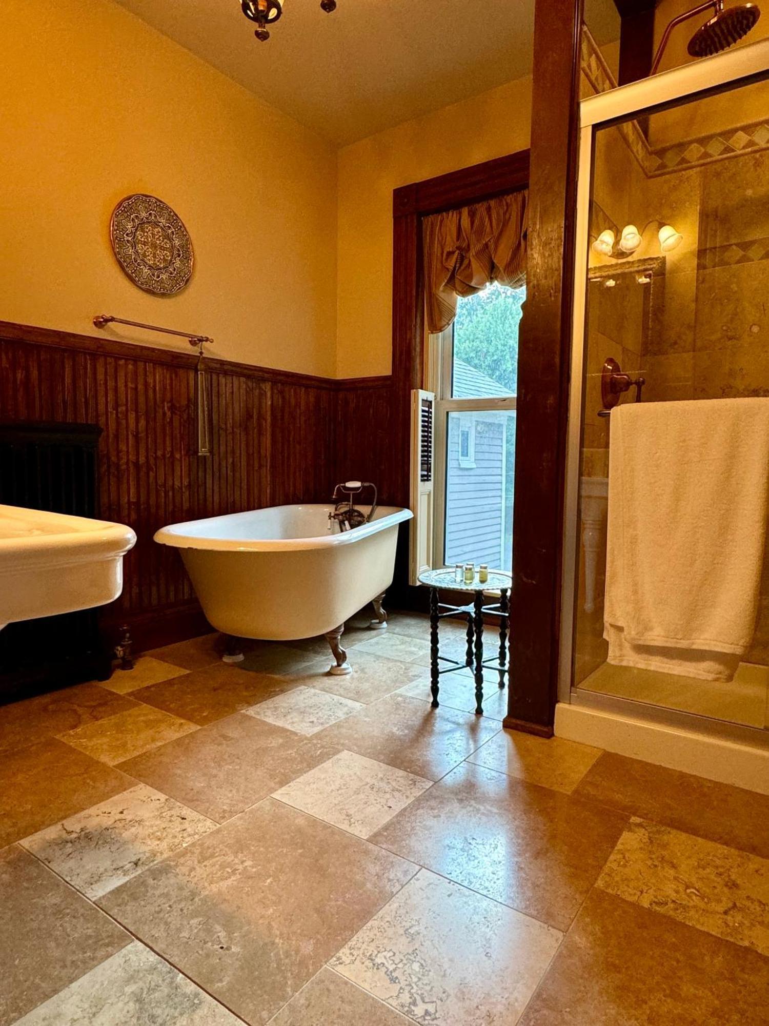The Edwards Waterhouse Inn Fredonia Esterno foto