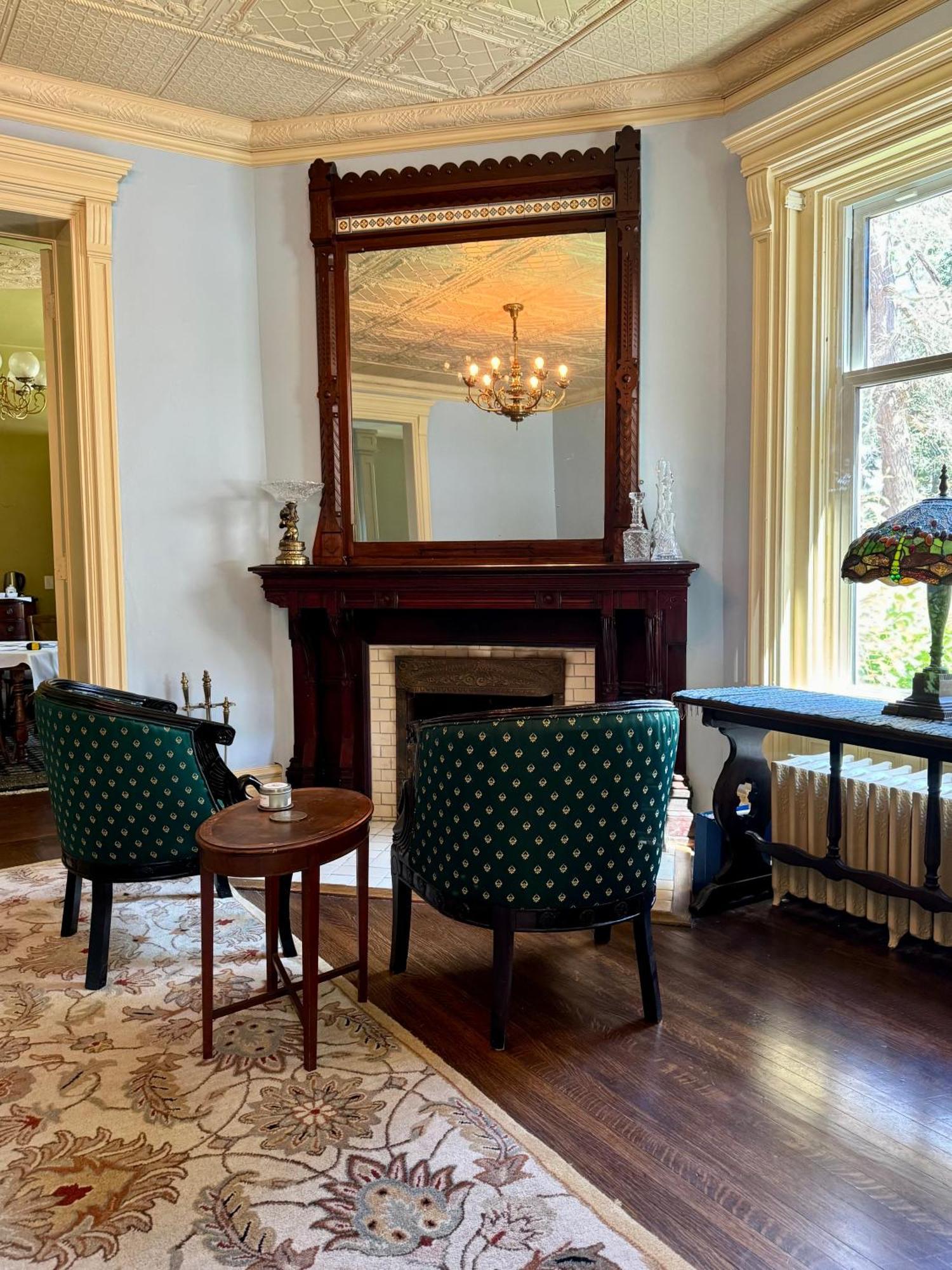 The Edwards Waterhouse Inn Fredonia Esterno foto