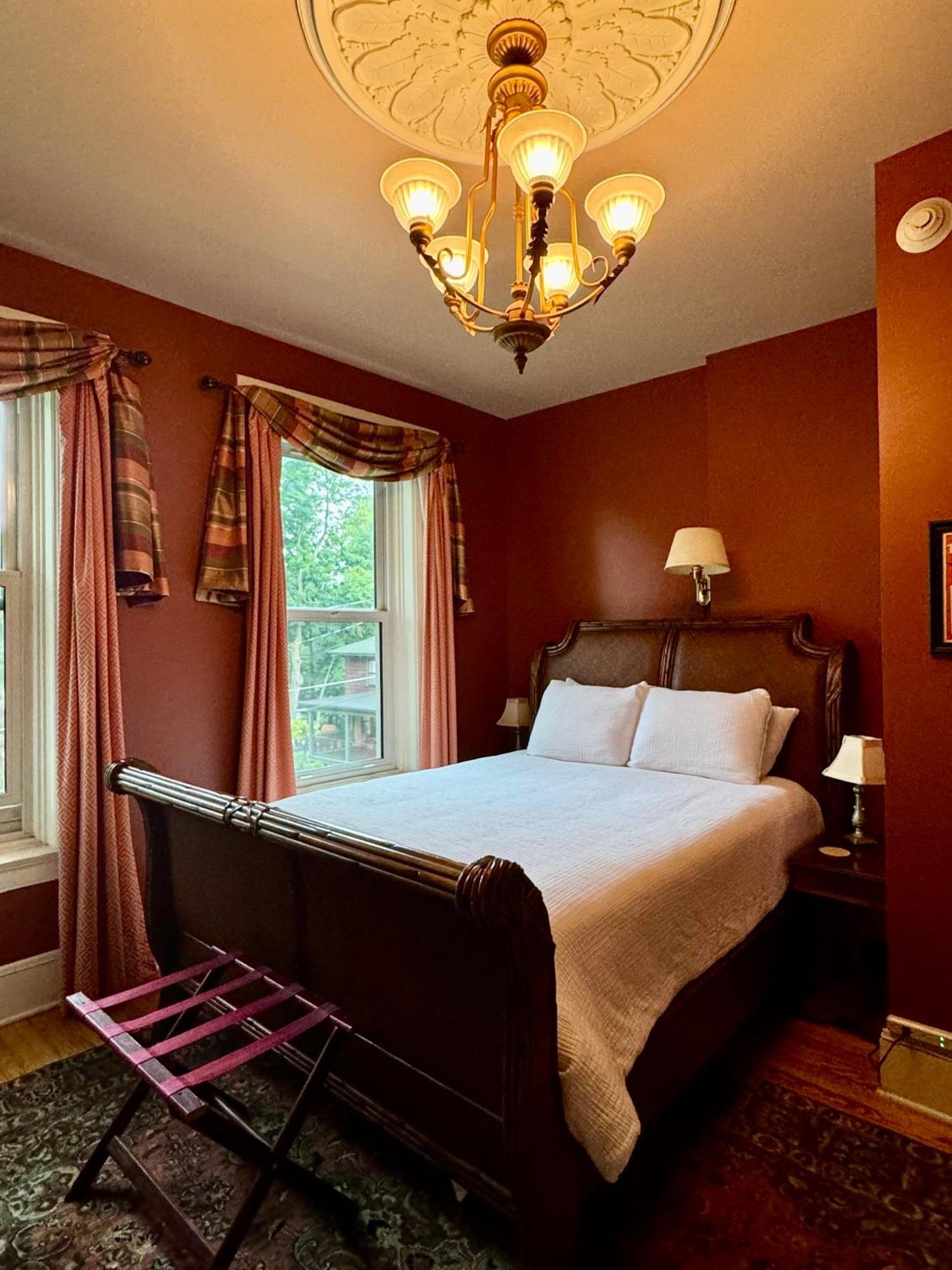 The Edwards Waterhouse Inn Fredonia Esterno foto