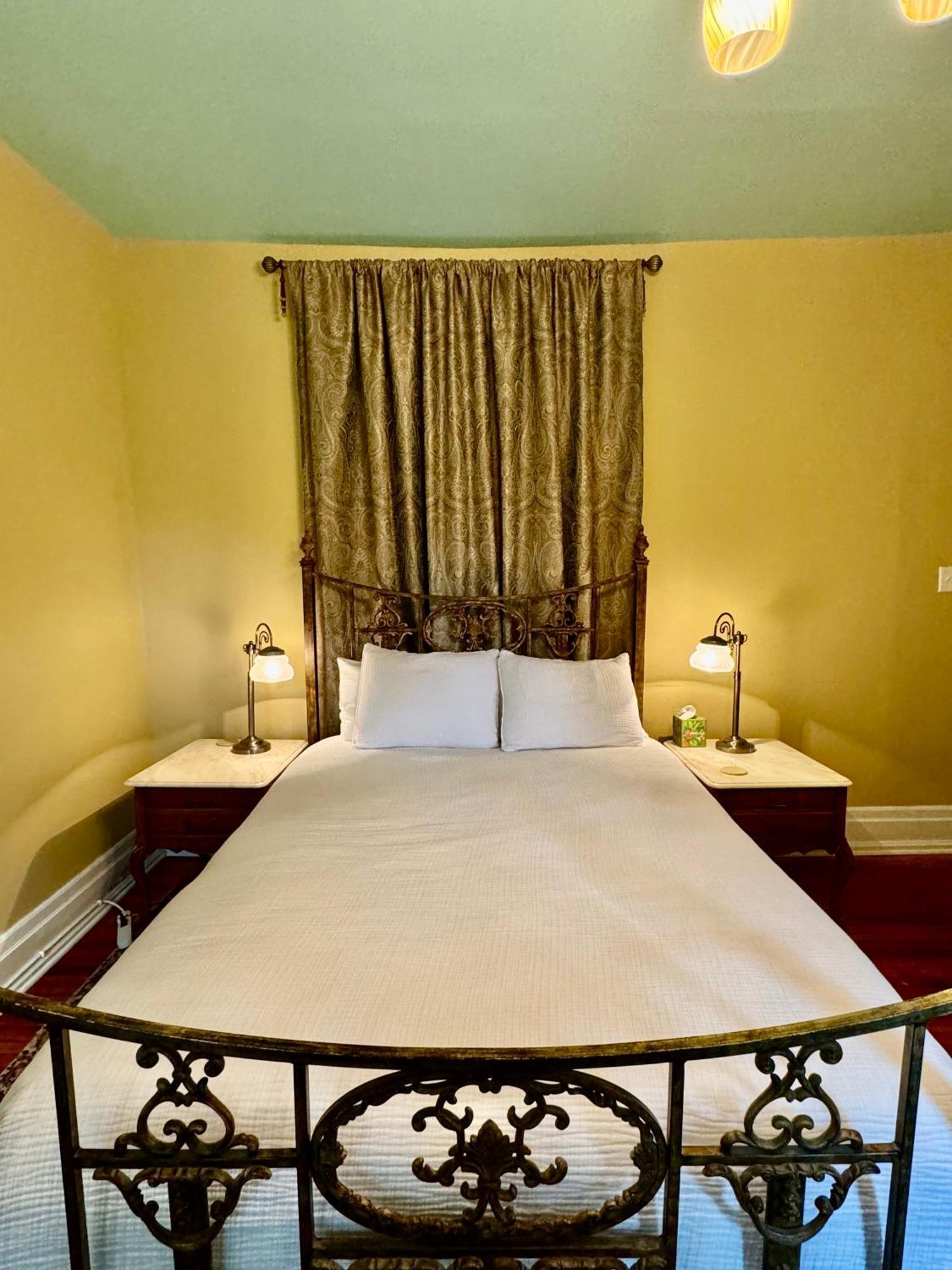 The Edwards Waterhouse Inn Fredonia Esterno foto