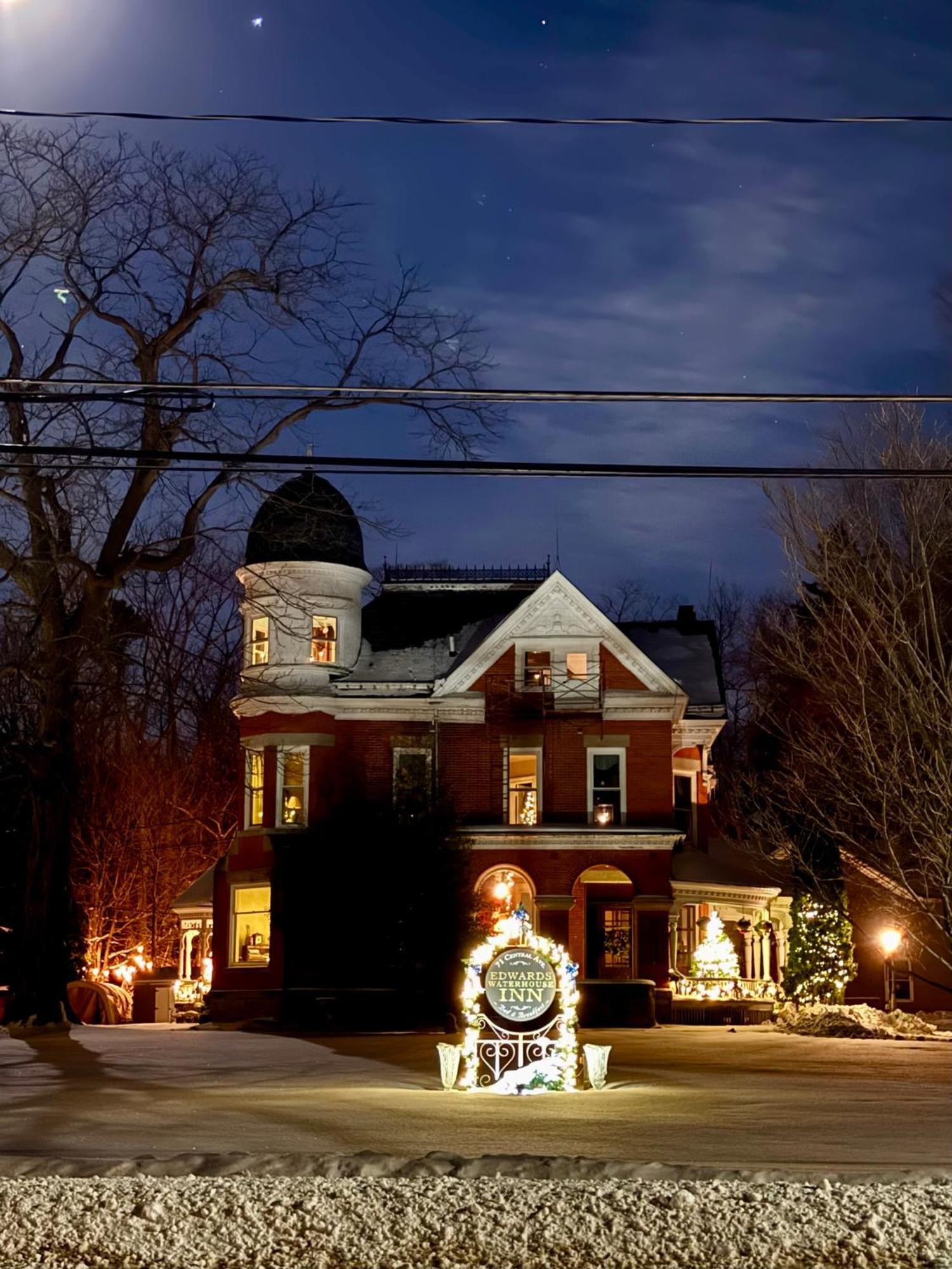 The Edwards Waterhouse Inn Fredonia Esterno foto