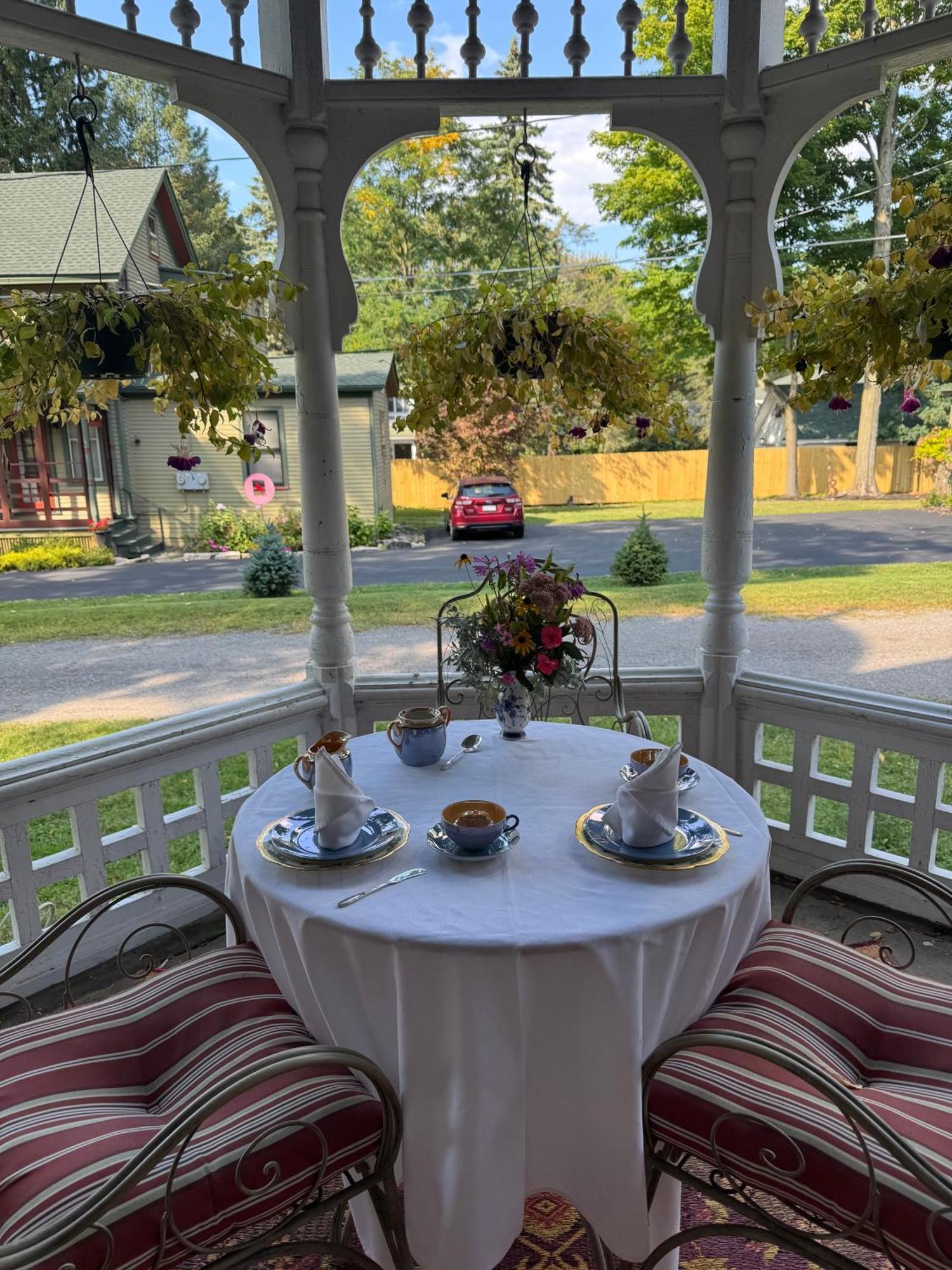 The Edwards Waterhouse Inn Fredonia Esterno foto